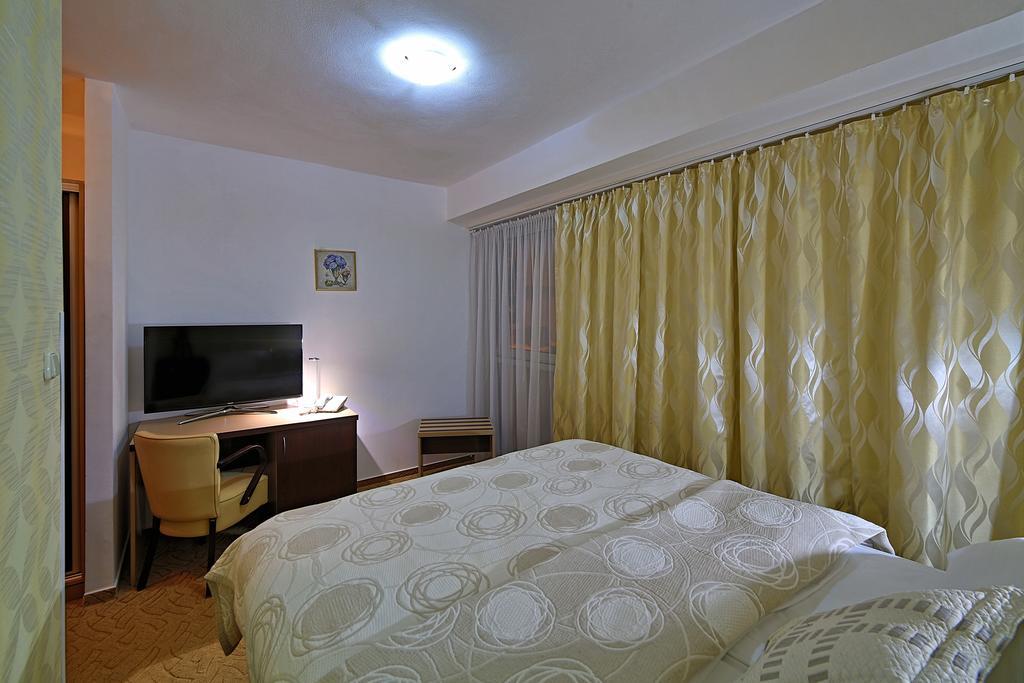 Hotel Saris بارديوف المظهر الخارجي الصورة
